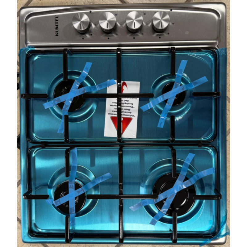 Un nuovo piano cottura a gas in acciaio inossidabile con quattro bruciatori neri e pellicola blu.