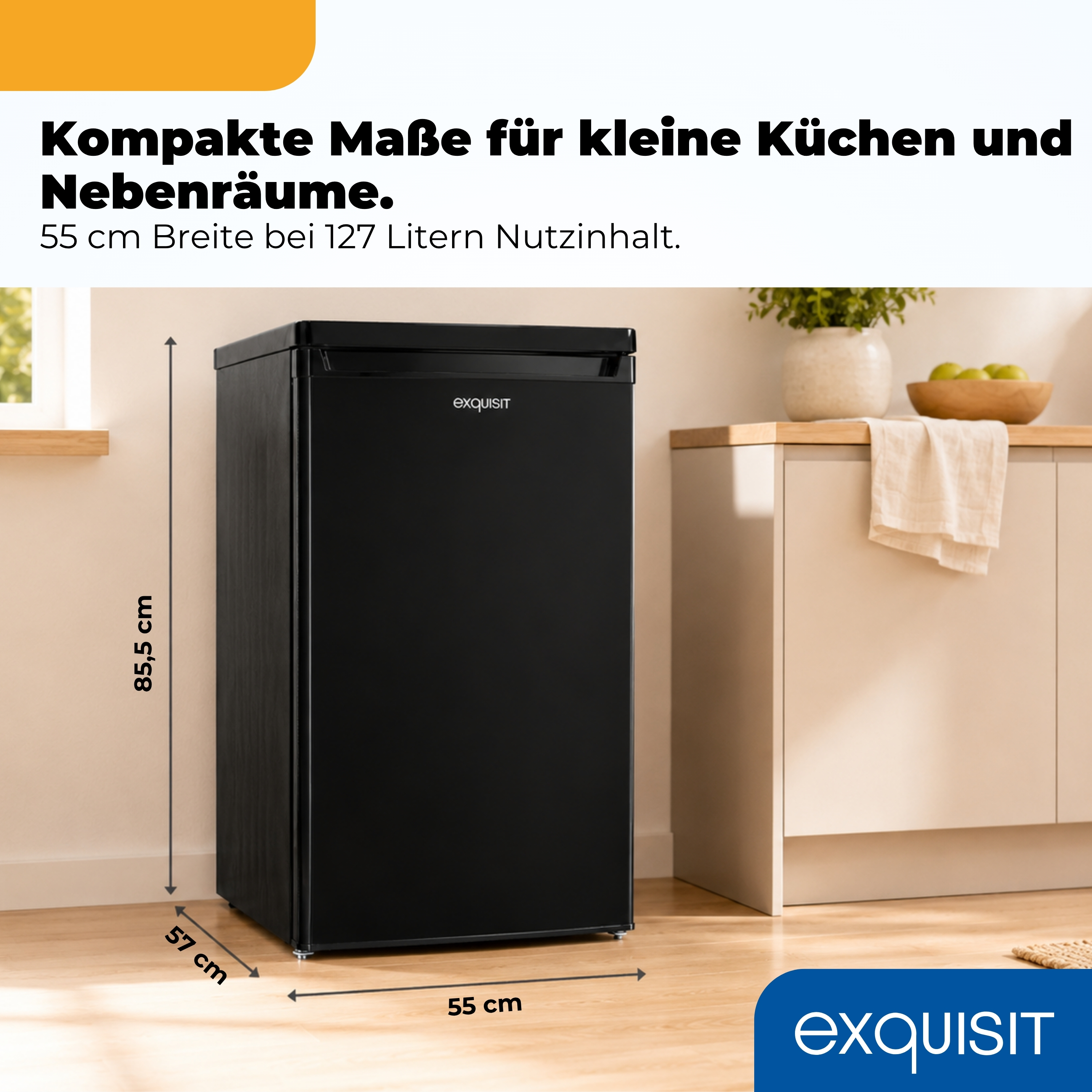 Schwarzer Exquisit-Kühlschrank mit Maßangaben in einer modernen Küche.
