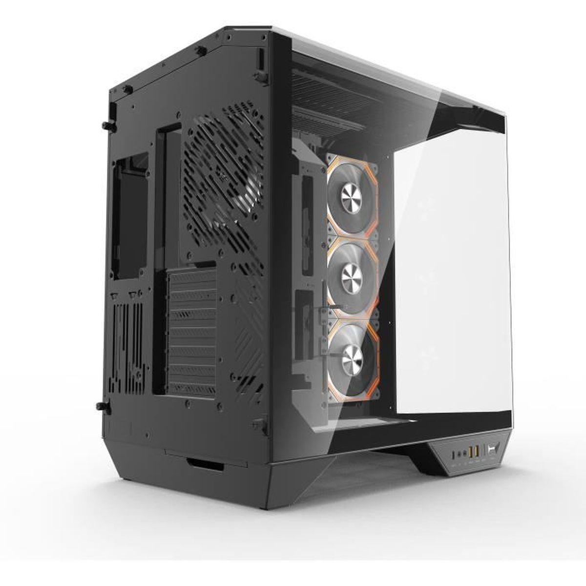 Schwarzes PC-Gehäuse aus Glas mit drei orangen und silbernen Lüftern im Inneren auf weißem Hintergrund.