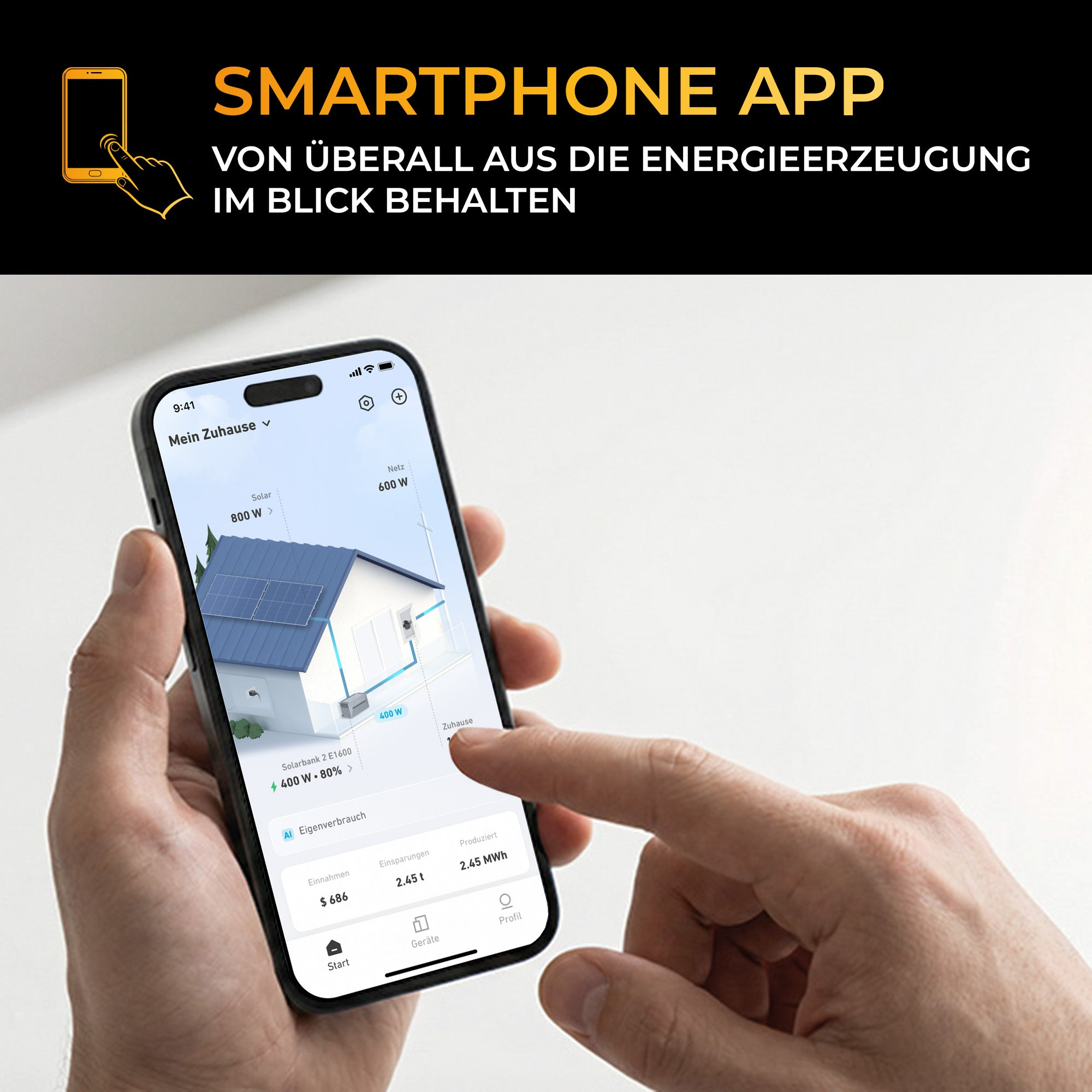 Smartphone in Händen zeigt eine App zur Überwachung der heimischen Solaranlage.