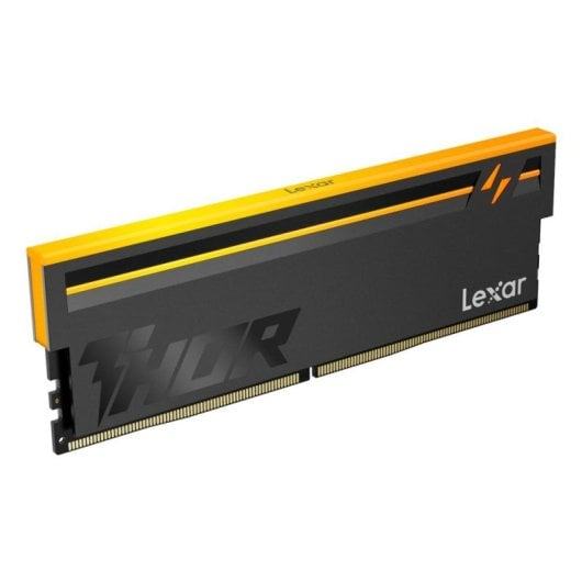 Un banco di RAM Lexar Thor nero con dettagli gialli sul dissipatore.