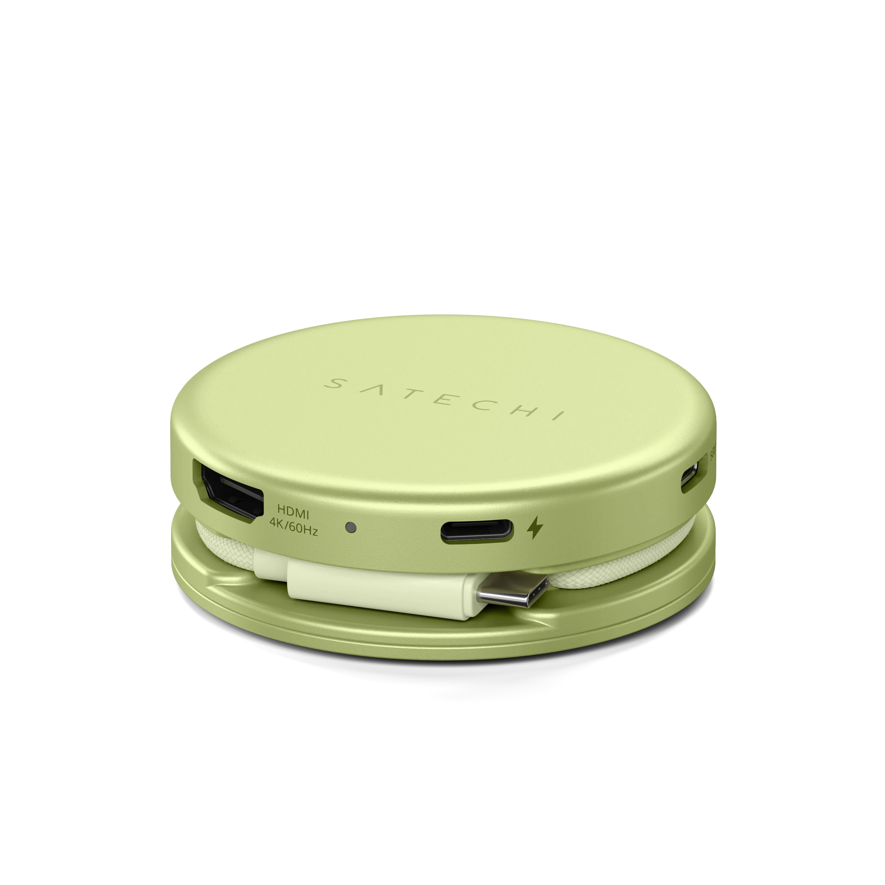 Okrągły, zielony hub USB-C Satechi z wieloma portami i zintegrowanym kablem na białym tle.
