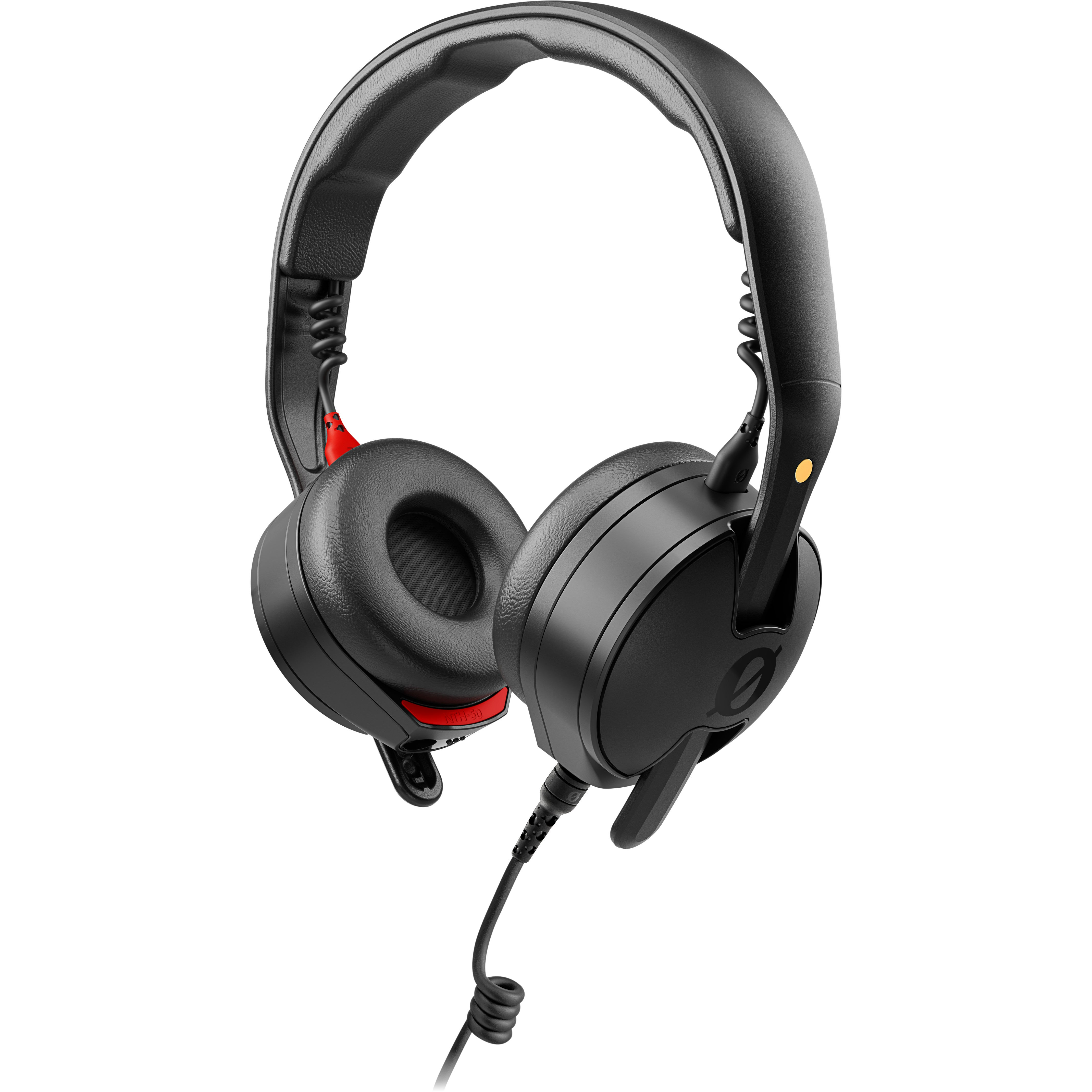 Cuffie on-ear nere con archetto imbottito e cavo audio a spirale su sfondo bianco.