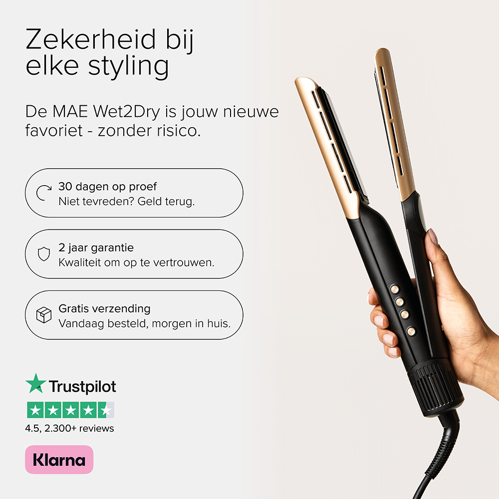 Hand holds a black and gold MAE Wet2Dry hair straightener on a light background with Dutch text and Trustpilot rating.