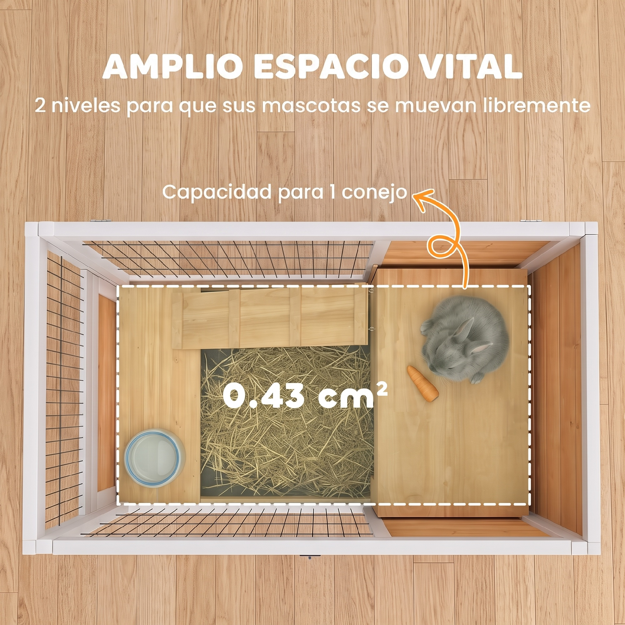 Vista superior de una conejera en suelo de madera, con heno, un cuenco y un conejo gris.