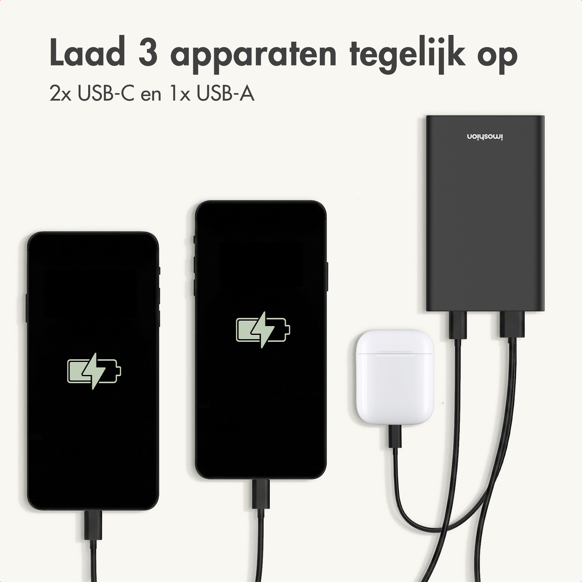 Un power bank nero carica due smartphone e una custodia con tre cavi USB.