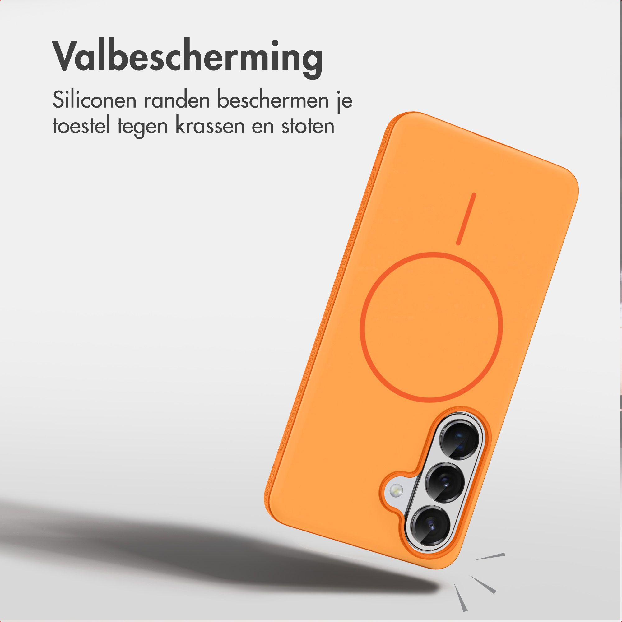 Eine orangefarbene Handyhülle mit Kameraausschnitt und MagSafe-Ring auf hellem Hintergrund.