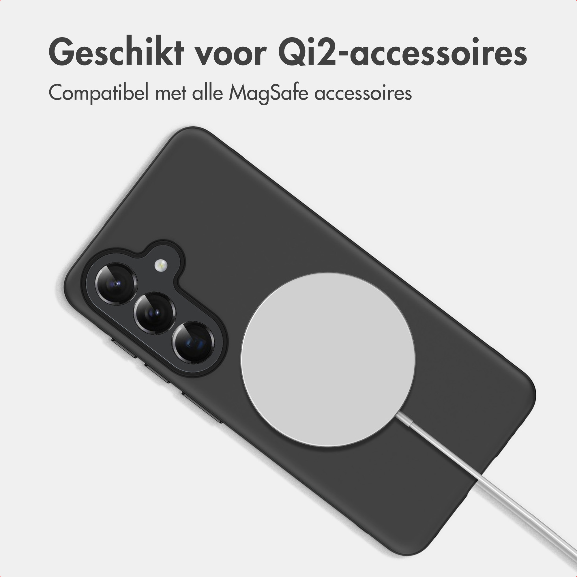 Schwarze Smartphone-Hülle mit einem runden magnetischen Ladeelement auf der Rückseite.