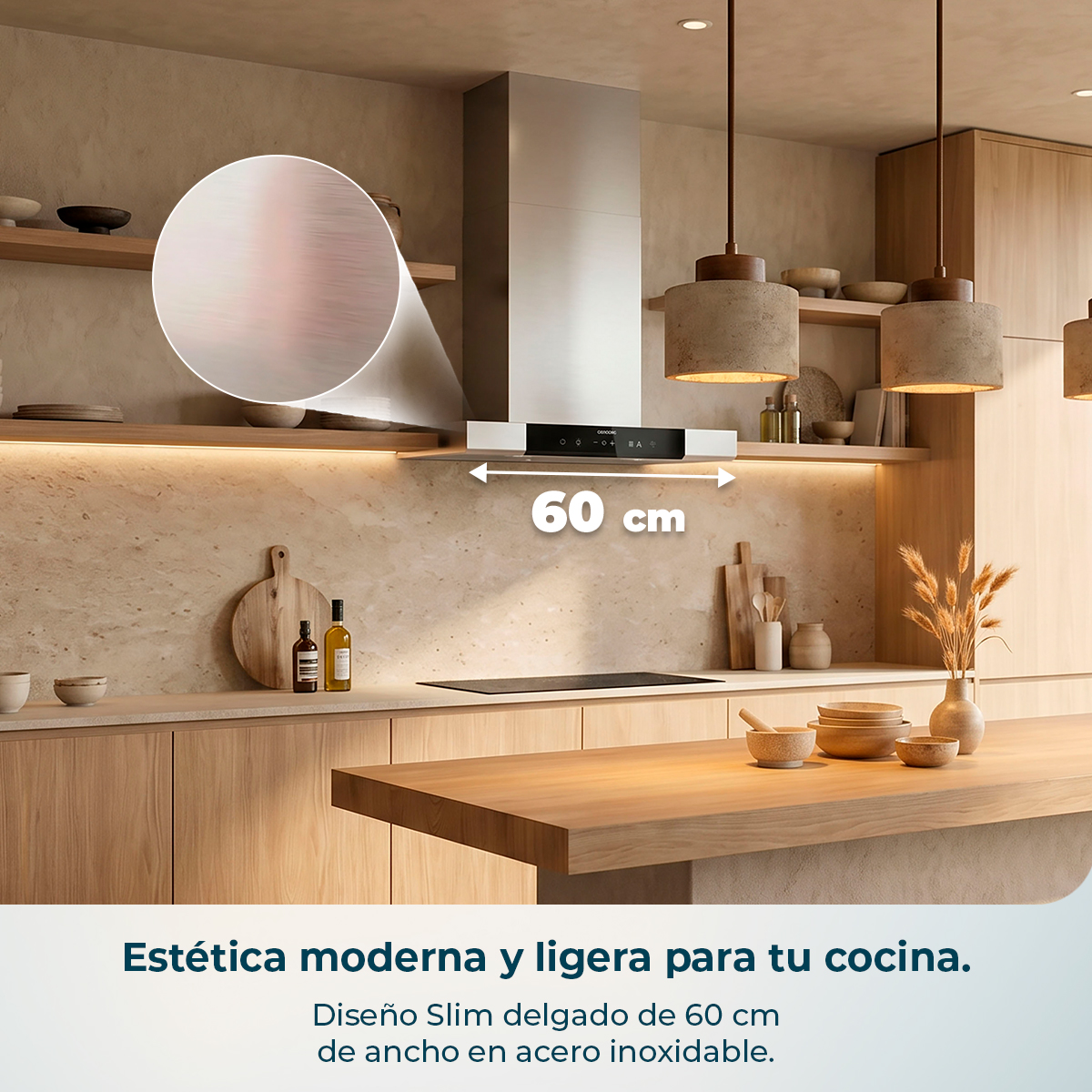 Cucina moderna con cappa in acciaio inox da 60 cm, mobili in legno e lampade a sospensione.
