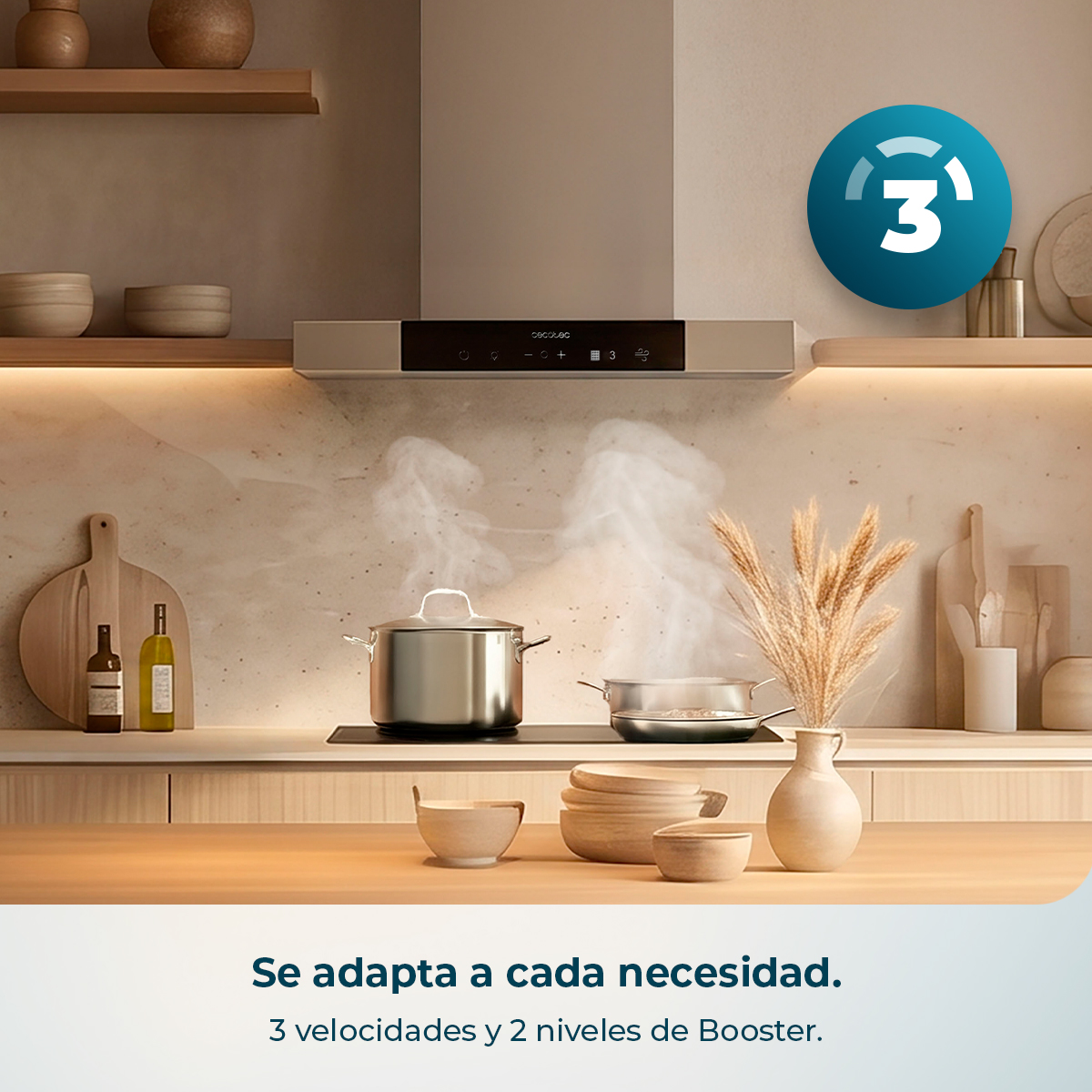Cucina moderna con pentole fumanti sul piano cottura, mensole in legno e un badge blu con il numero 3.
