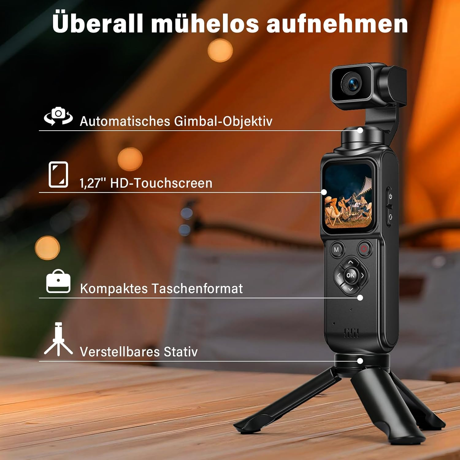 Schwarze Pocket-Gimbal-Kamera mit Touchscreen und Stativ auf Holztisch vor Zelthintergrund.