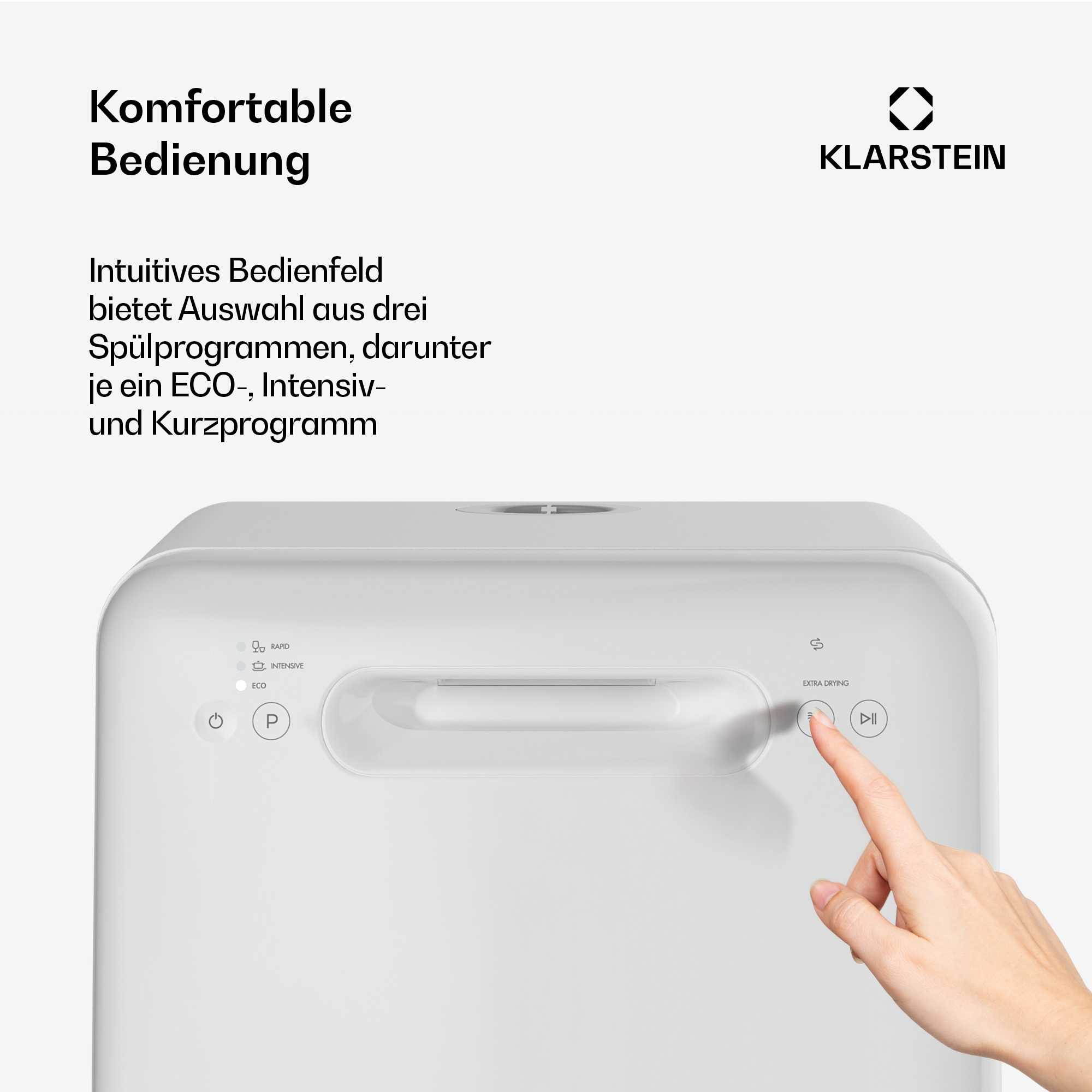 Mano che preme il pannello di controllo di una lavastoviglie Klarstein bianca.