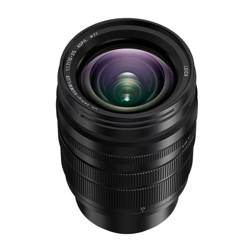Obiettivo per fotocamera Leica nero con anelli di messa a fuoco e lente in vetro visto dall'alto.