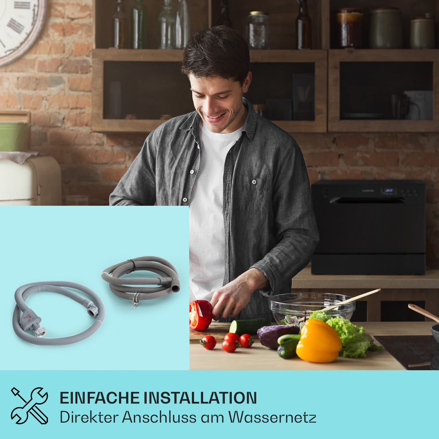 Un uomo prepara verdure in cucina, con tubi di scarico grigi in primo piano e la scritta 'Installazione facile'.