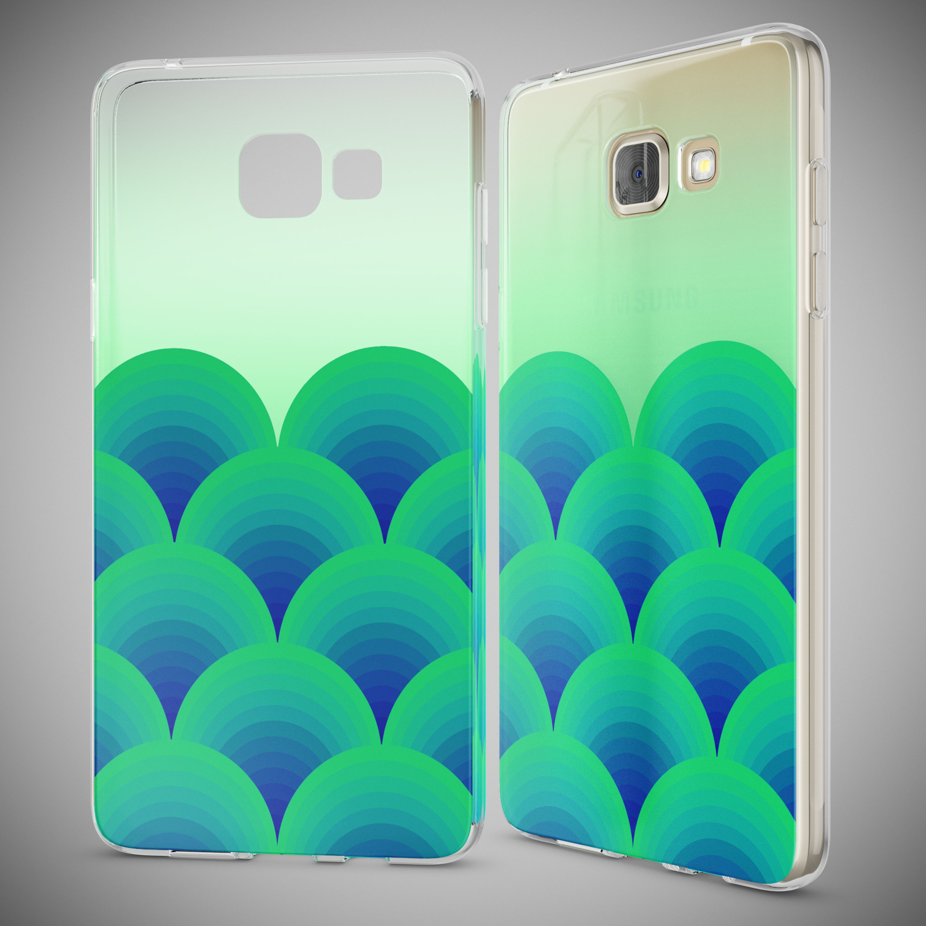 Zwei Ansichten einer Smartphone-Hülle mit grün-blauem Schuppenmuster vor graiem Hintergrund.