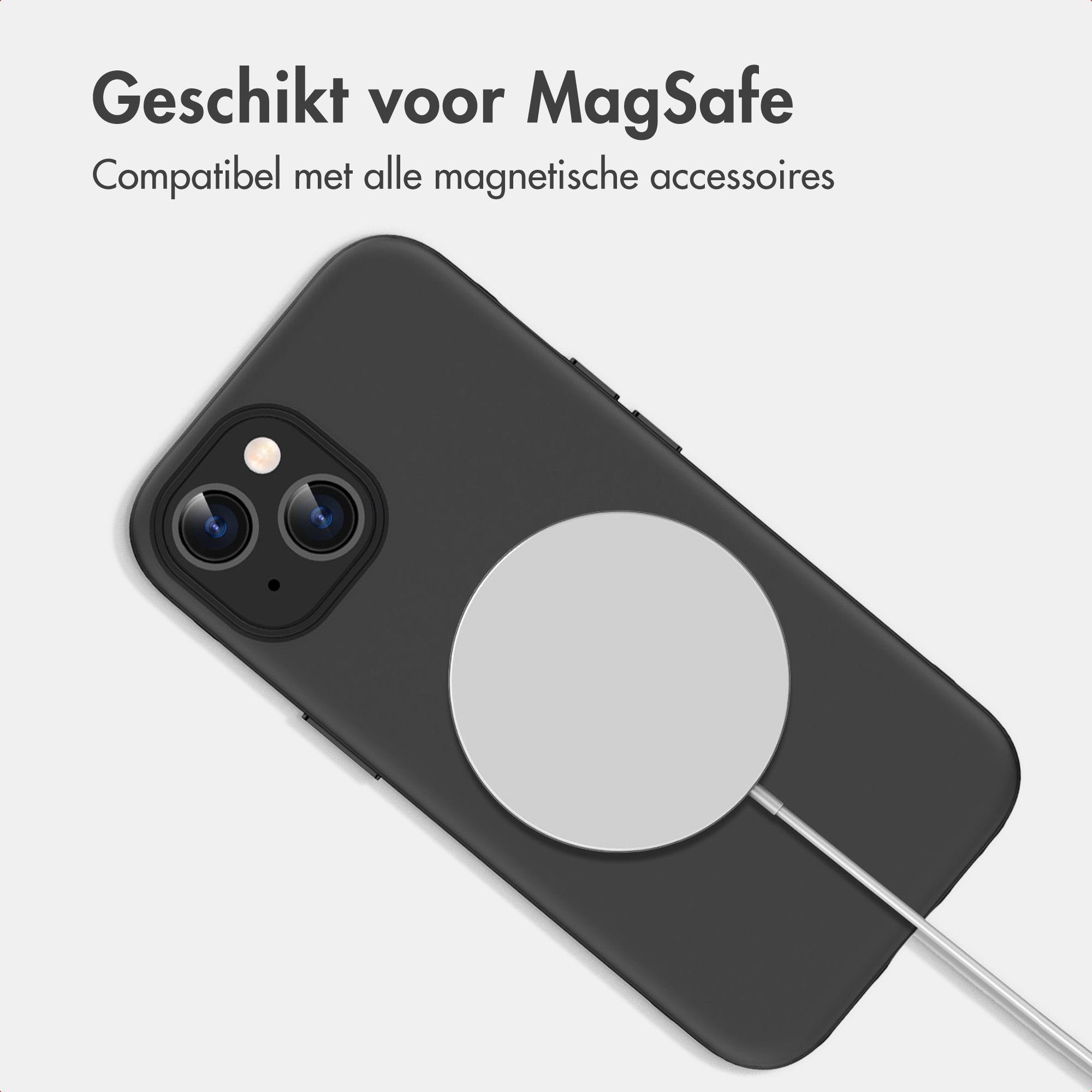 Zwarte telefoonhoes met MagSafe-oplader en tekst op een witte achtergrond.