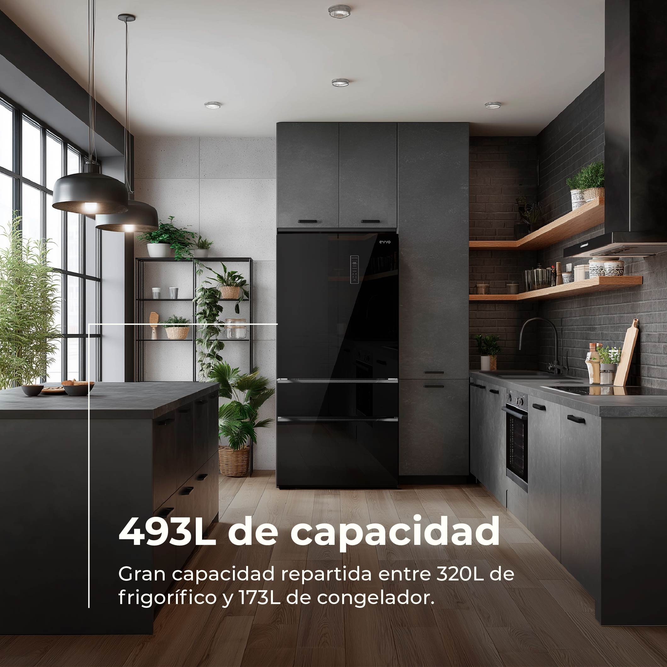 Cocina moderna con frigorífico negro, muebles oscuros, estantes de madera y texto superpuesto.