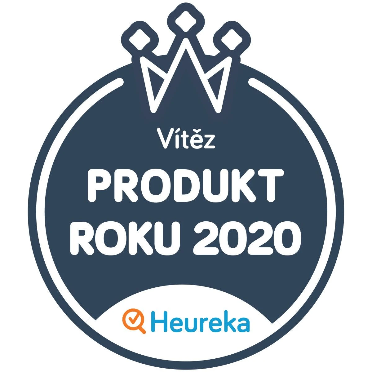 Un distintivo blu con una corona, testo bianco 'PRODUKT ROKU 2020' e logo Heureka.