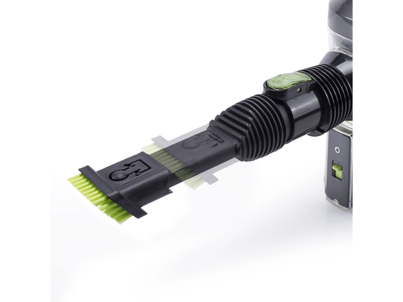 Un accesorio de aspiradora negro con cerdas verdes extensibles y manguera flexible sobre fondo blanco.