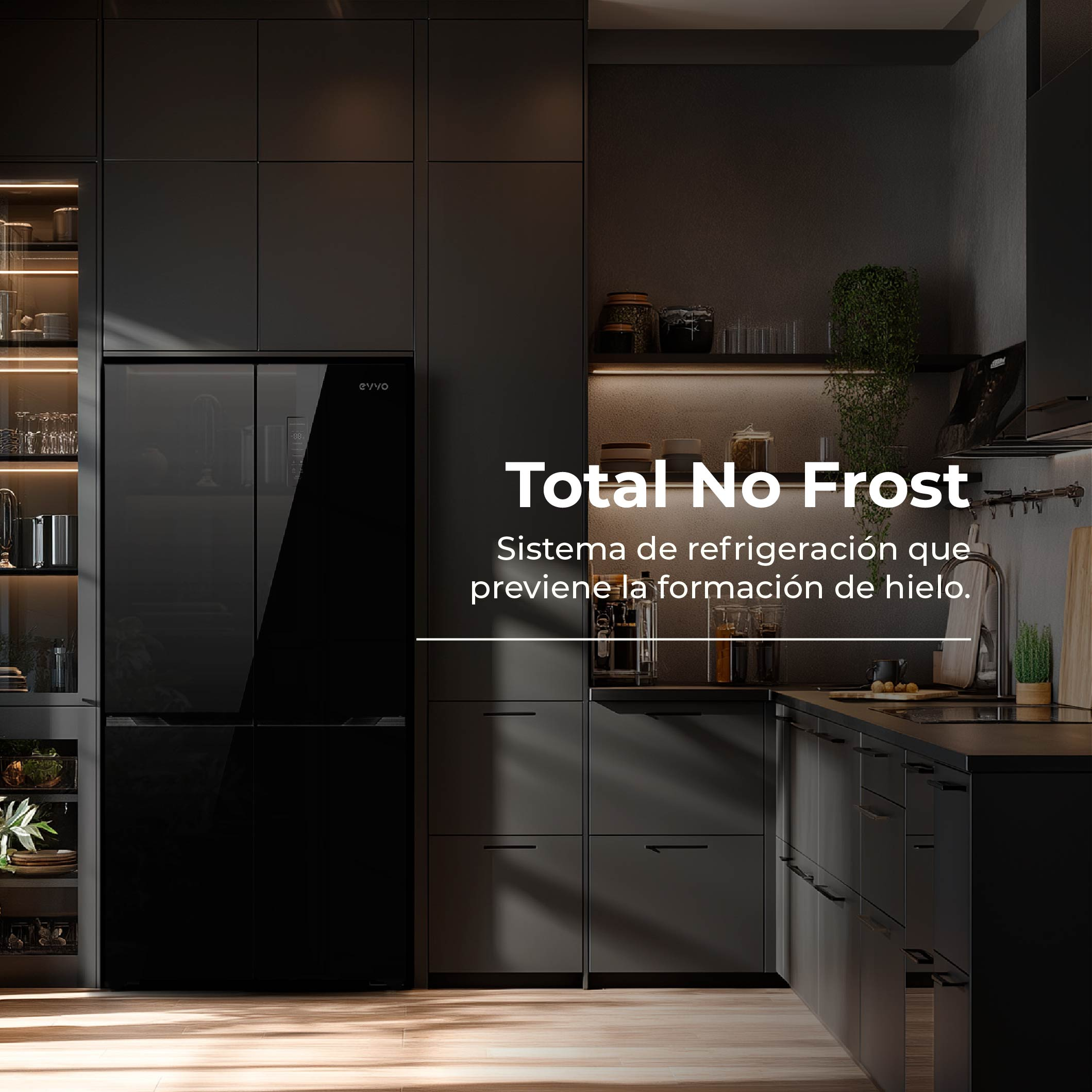 Cocina negra moderna con frigorífico brillante, estantes iluminados y suelo de madera.