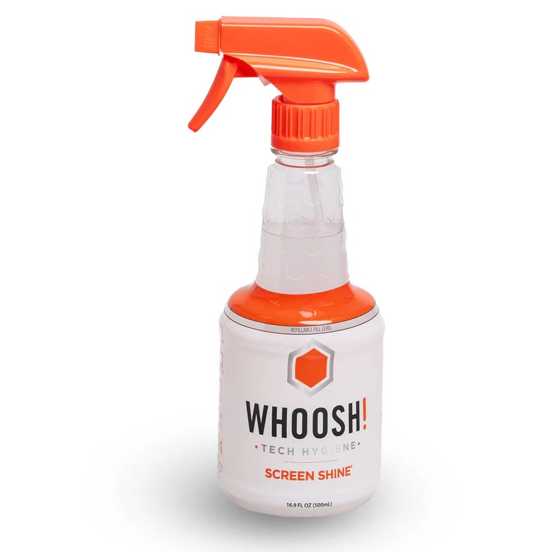 Un flacone spray Whoosh Screen Shine con erogatore arancione ed etichetta bianca su sfondo bianco.