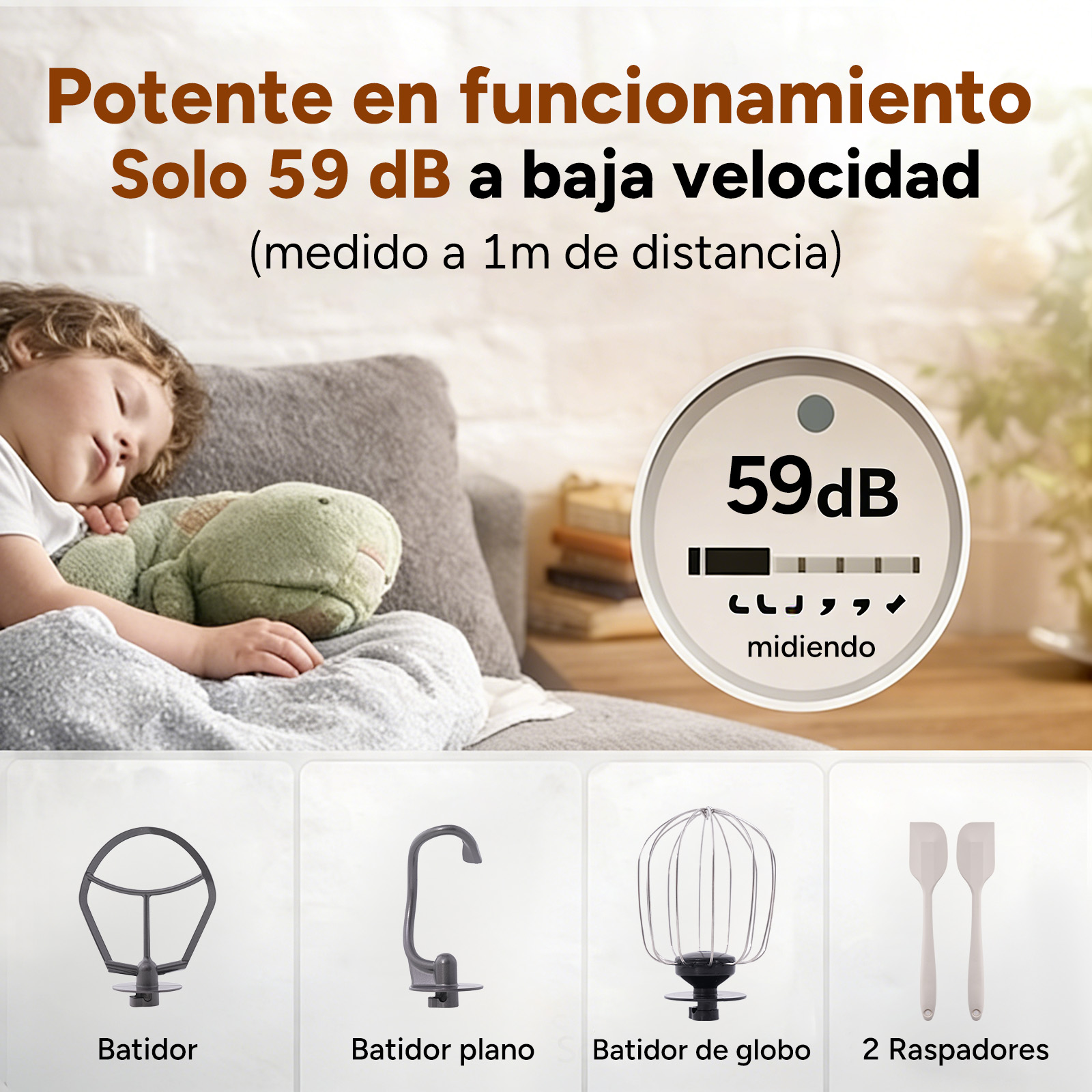 Un niño durmiendo en un sofá, un medidor de ruido de 59 dB y cuatro accesorios para batidora abajo.
