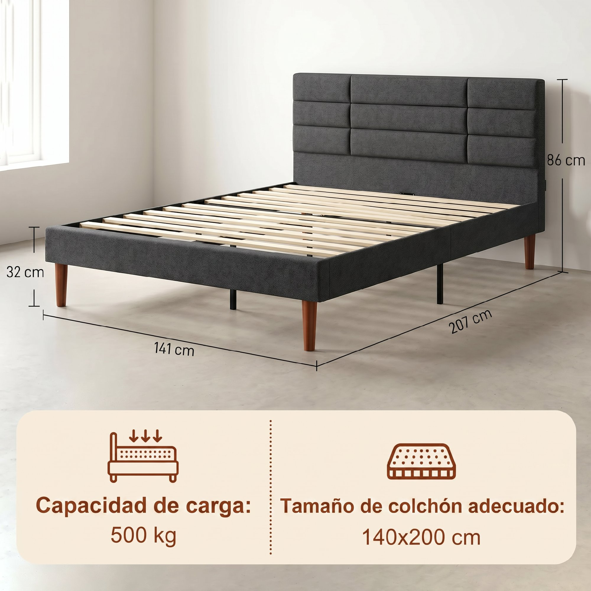 Cama tapizada gris con listones de madera, patas de madera y etiquetas de dimensiones con capacidad y tamaño.