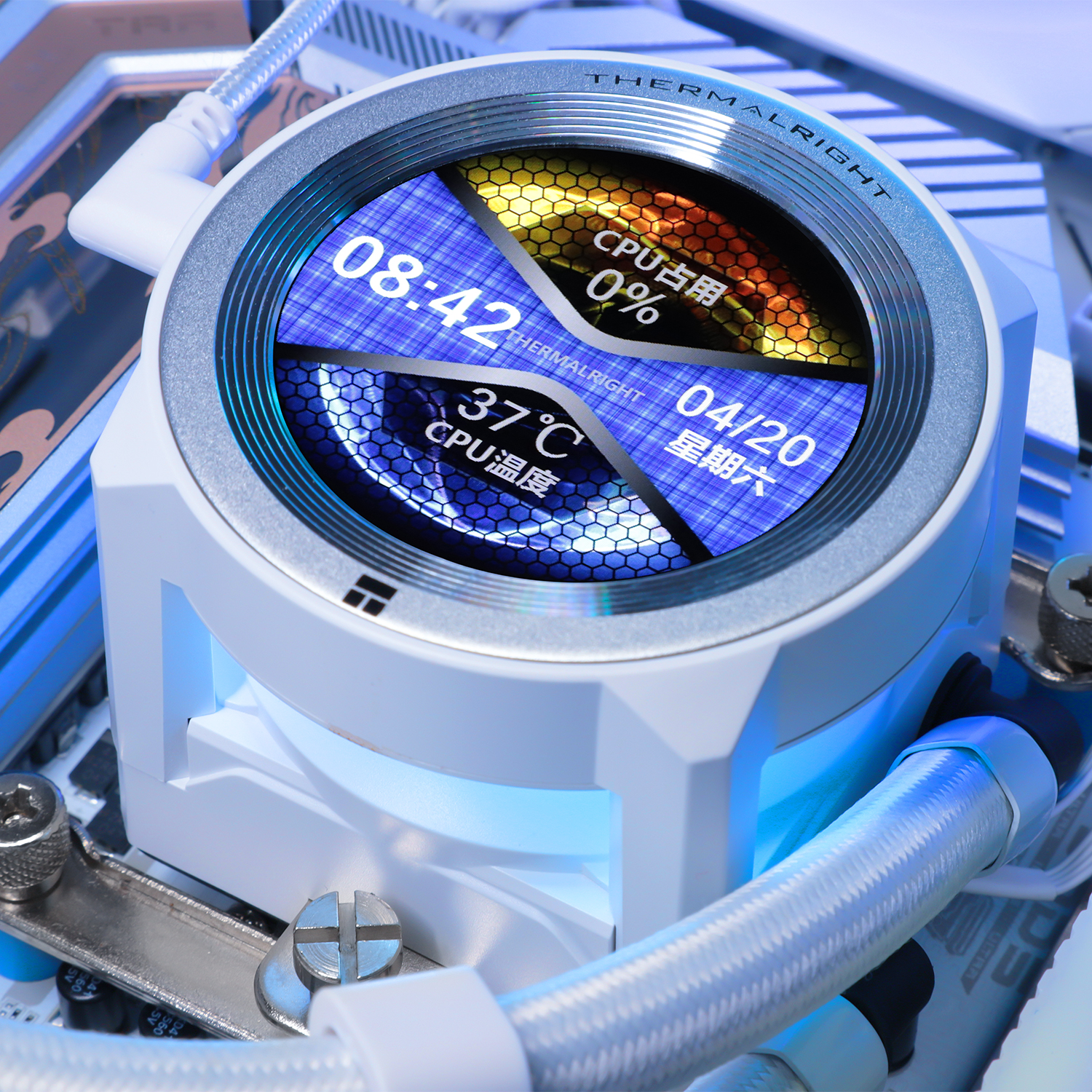 Un refrigerador de agua para CPU blanco con una pantalla digital redonda.