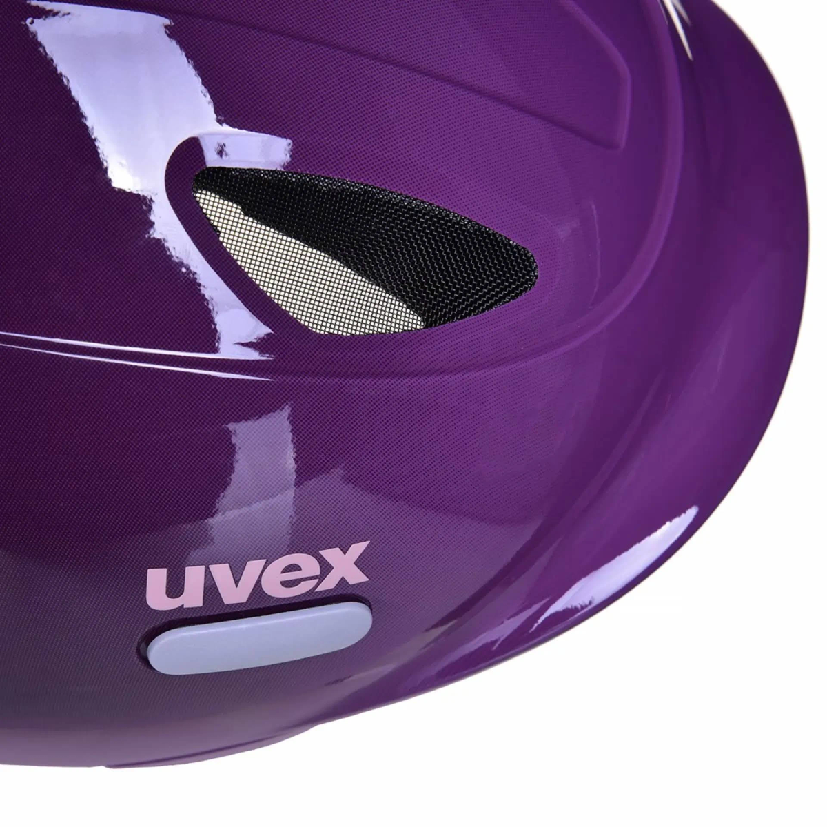 Glänzender violetter Uvex-Helm mit Ventilationsöffnung und hellem Logo.