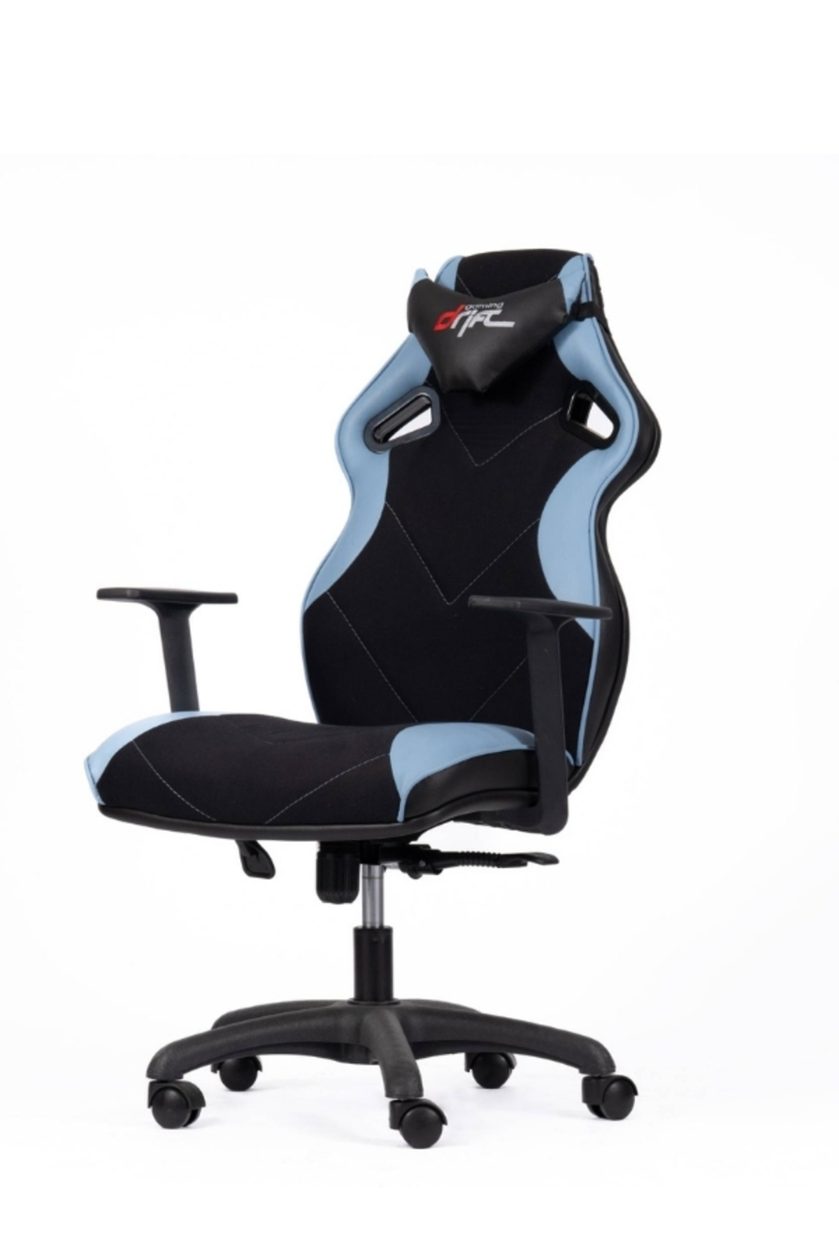 Tekerlekli, ayarlanabilir kolçaklı ve ergonomik sırt dayanaklı siyah ve açık mavi oyuncu koltuğu.