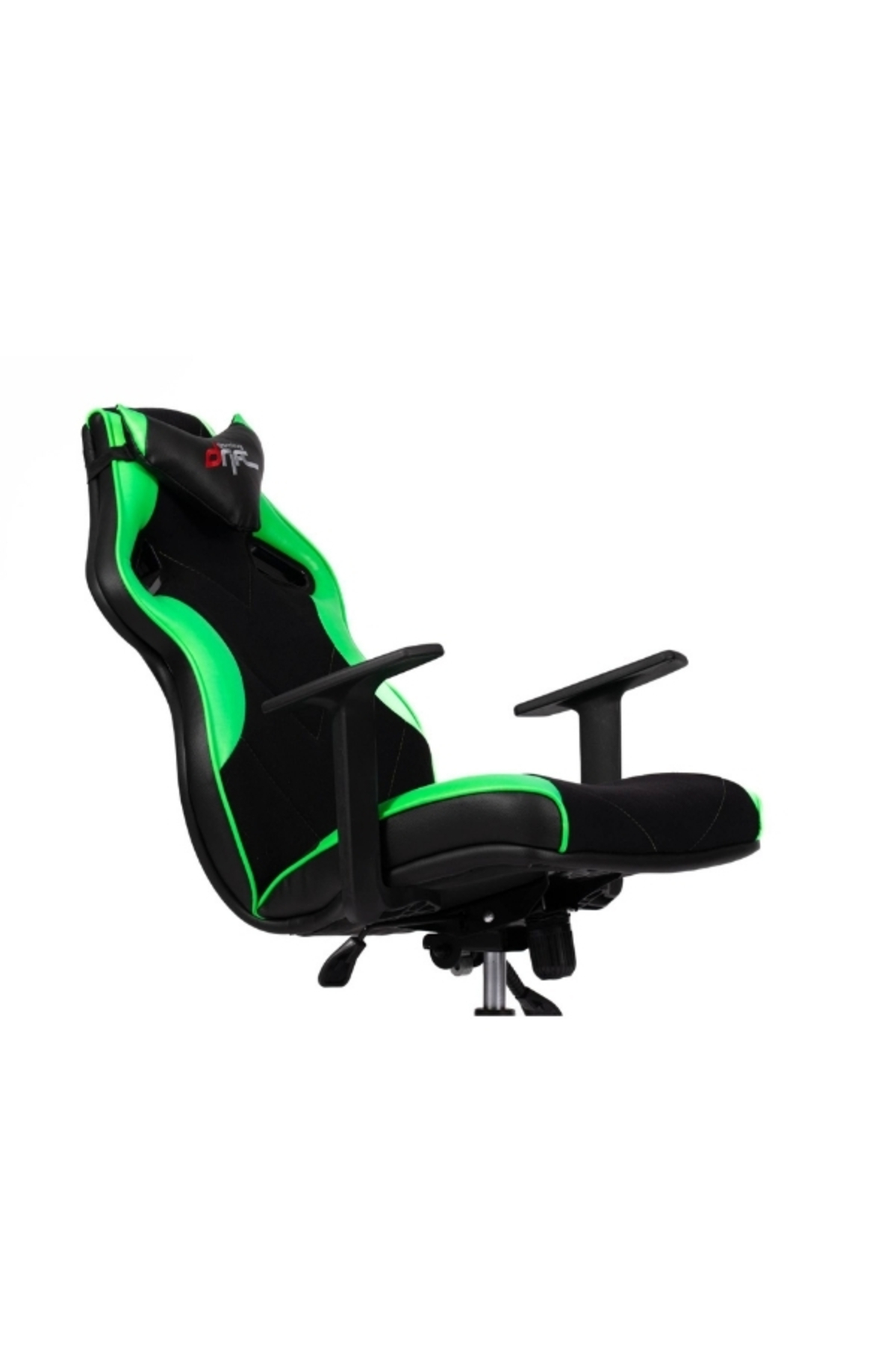 Beyaz arka planda ayarlanabilir kolçaklara ve koltuk başlığına sahip siyah ve parlak yeşil renkli ergonomik oyuncu koltuğu.