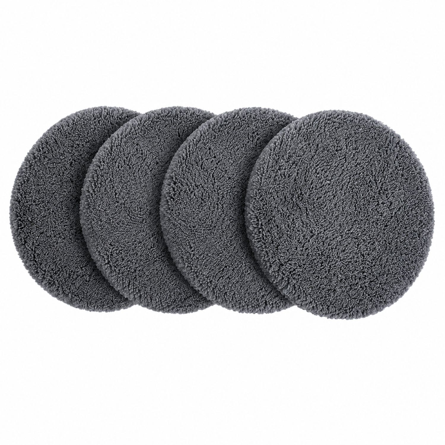 Quattro pad in microfibra grigi, soffici e circolari disposti fianco a fianco su sfondo bianco.