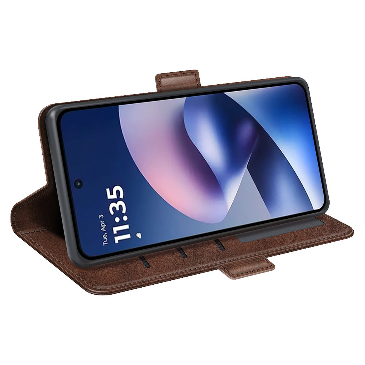 Een smartphone staat horizontaal in een bruine leren portemonneehoes met kaartsleuven, waarop 11:35 te zien is.