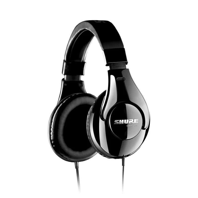 Casque supra-auriculaire Shure SRH240A noir avec oreillettes rembourrées sur fond blanc.