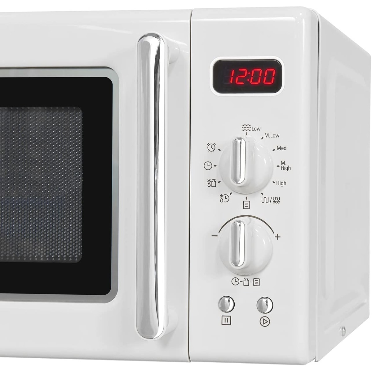 Weiße Mikrowelle mit rotem LED-Display, Drehreglern und silbernem Griff auf weißem Hintergrund.