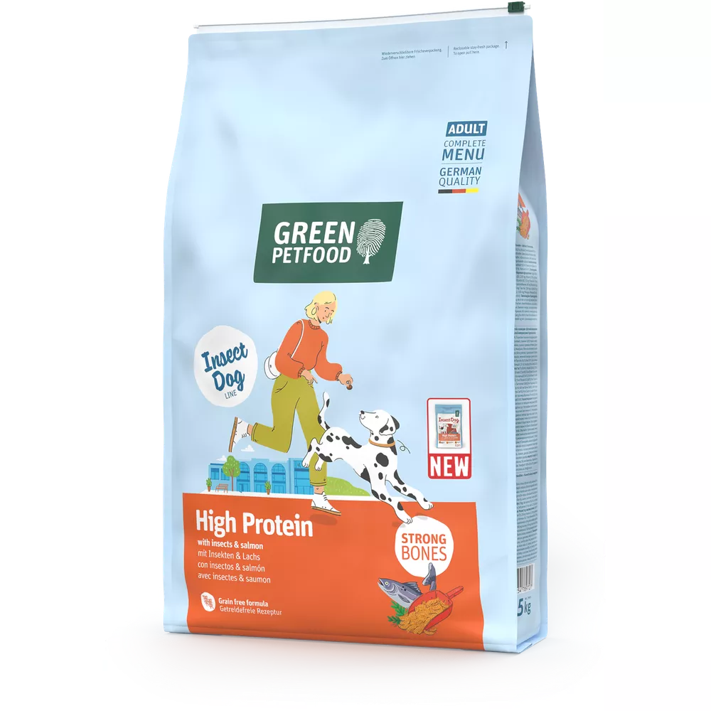 Blaue Futtermittelverpackung von Green Petfood mit Illustration einer Person und einem Hund.