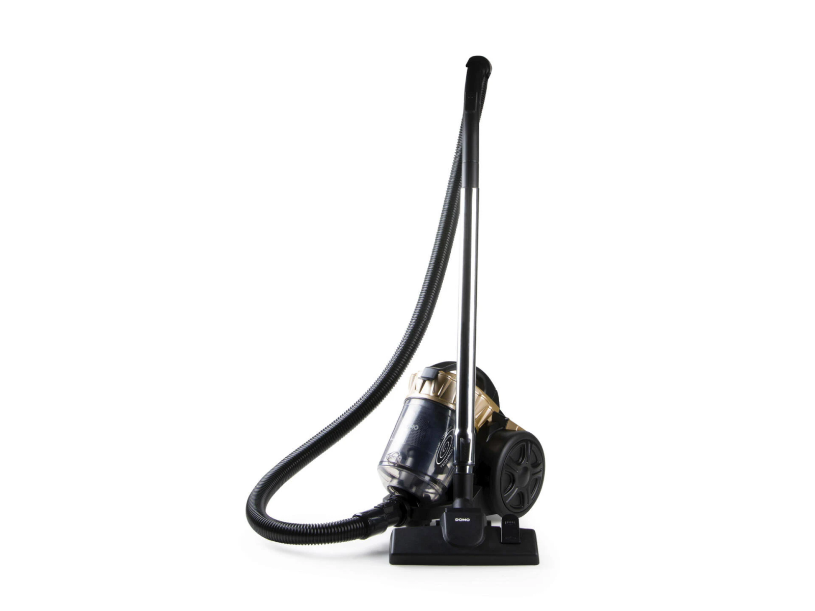 Un moderno aspirapolvere senza sacco nero e oro con un tubo lungo su sfondo bianco.