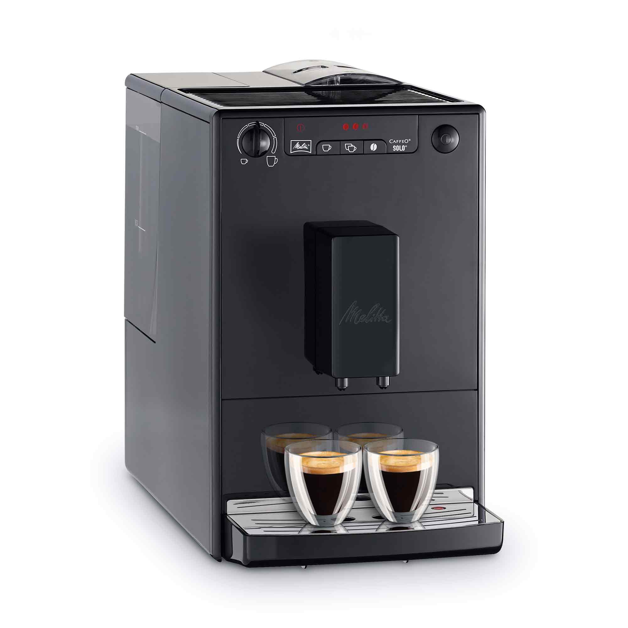Zwarte Melitta Caffeo Solo koffiemachine met twee espressoglazen op het lekplateau.