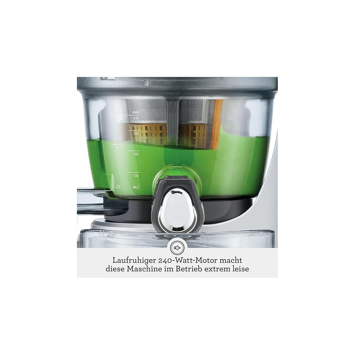 Una centrifuga riempita di succo verde nel contenitore e testo in tedesco sotto.