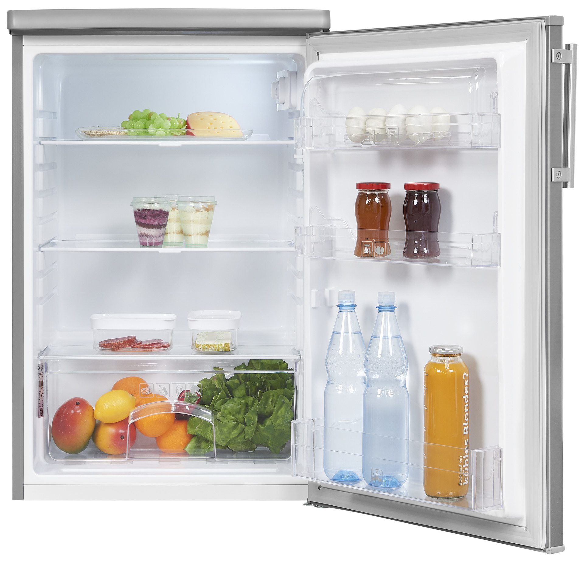 Un refrigerador plateado abierto lleno de comida, incluyendo frutas, verduras, bebidas y frascos.