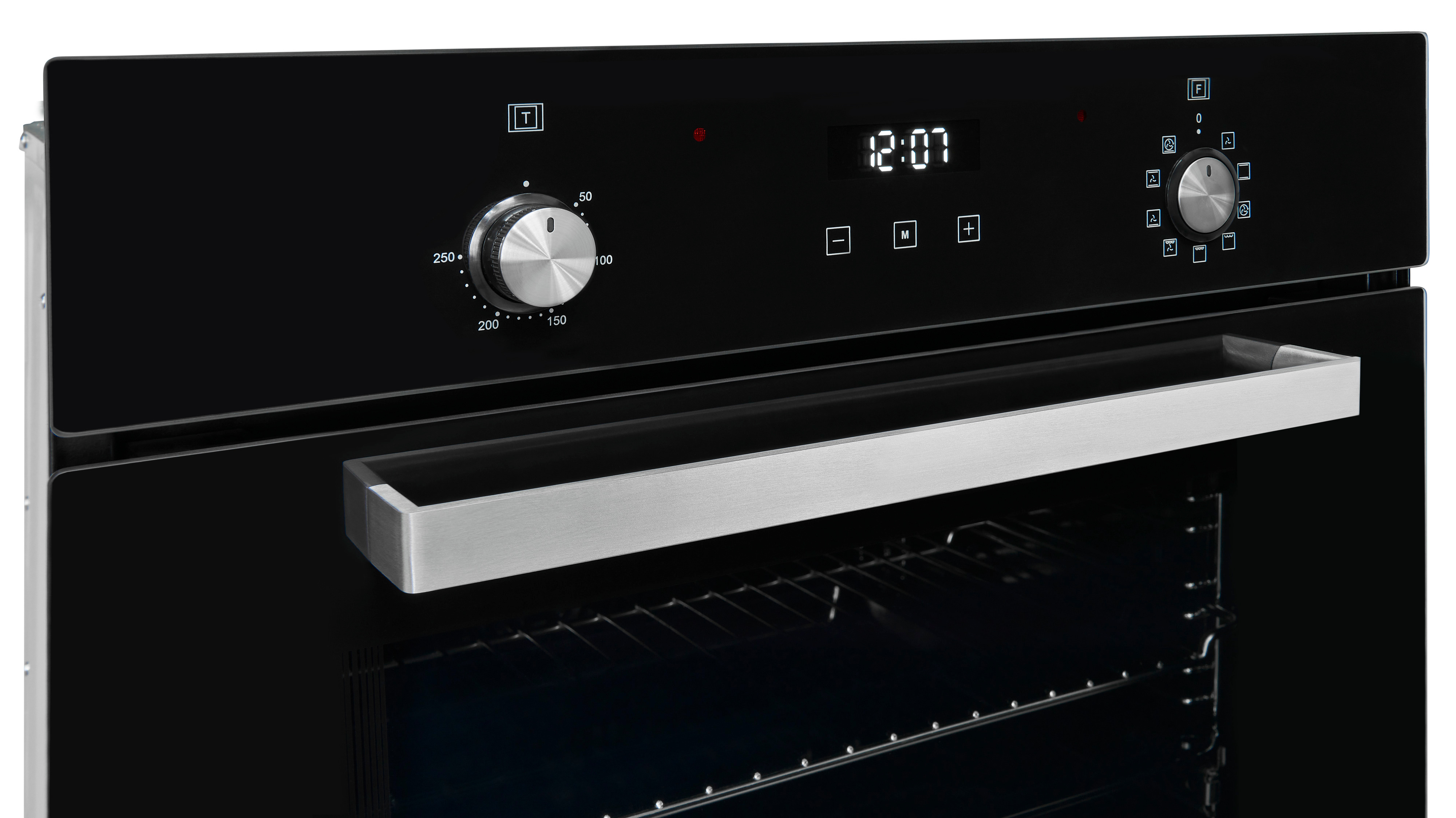 Un horno empotrado negro con perillas plateadas, reloj digital 12:07, controles táctiles y tirador plateado.