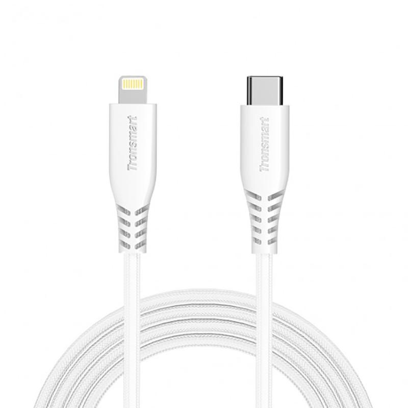 Beyaz arkaplanda beyaz bir Tronsmart USB-C - Lightning şarj kablosu.