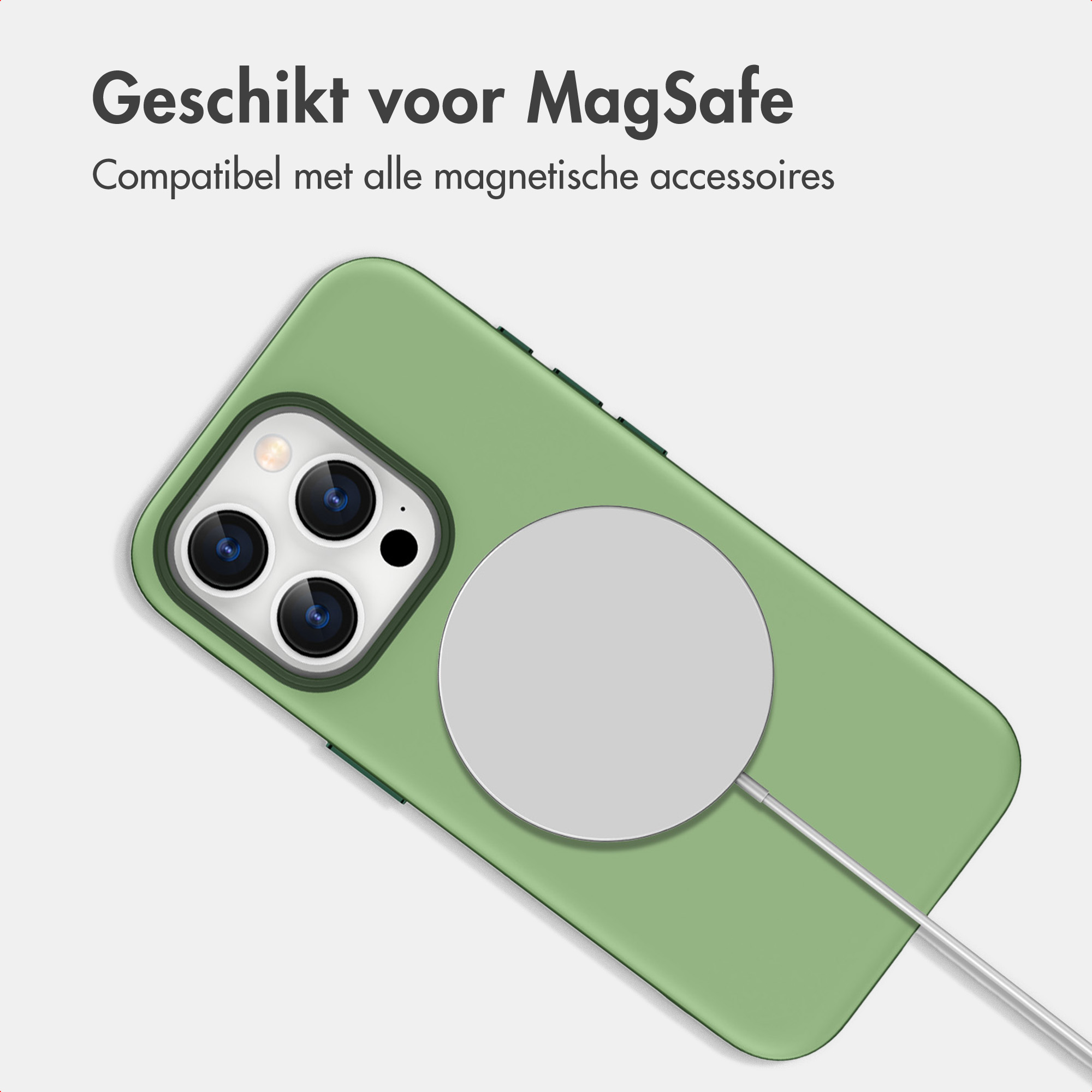 Grüne Handyhülle mit MagSafe-Ladegerät und dreifacher Kameralinse auf weißem Hintergrund.