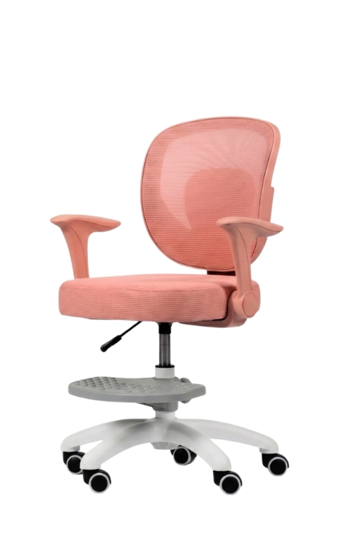 Ayak dayama yeri, beyaz ayak ve tekerleklere sahip pembe, ergonomik çocuk çalışma koltuğu beyaz arka planda.