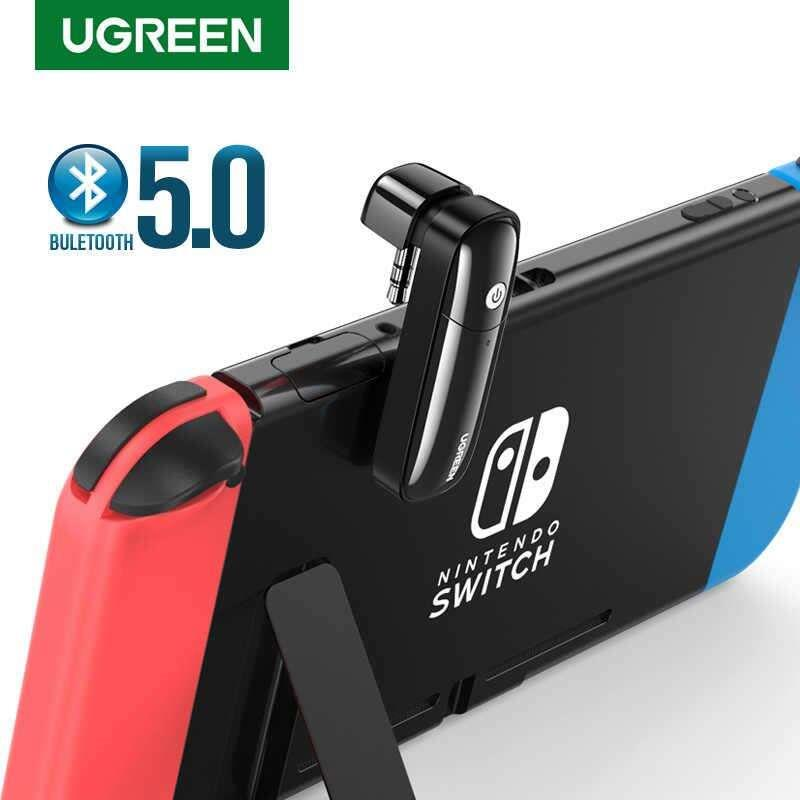 Bir Nintendo Switch'in ses jakına takılı siyah Ugreen Bluetooth 5.0 adaptörü.
