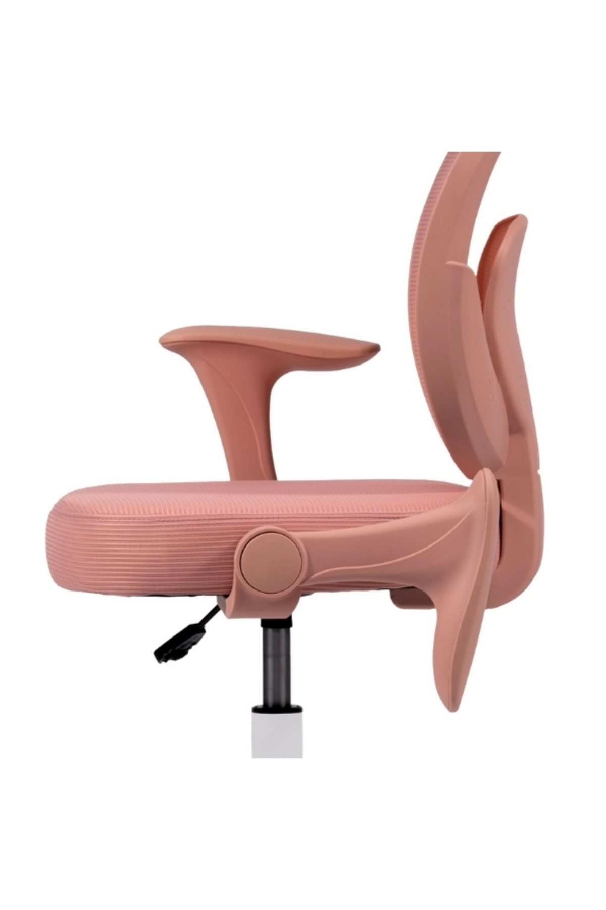 Kolçaklı ve ayarlanabilir oturma yerli modern pembe ofis sandalyesinin yandan görünümü.