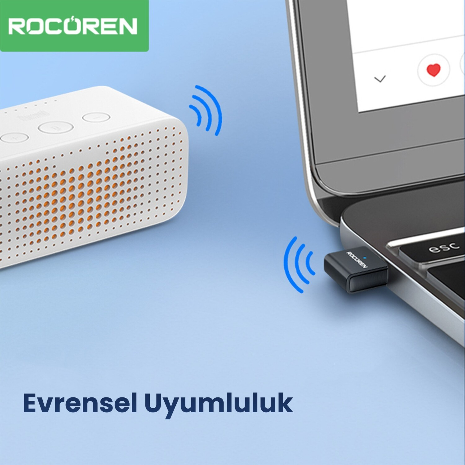 Mavi arka planda, beyaz bir Bluetooth hoparlör dizüstü bilgisayardaki USB adaptörüne bağlanıyor.