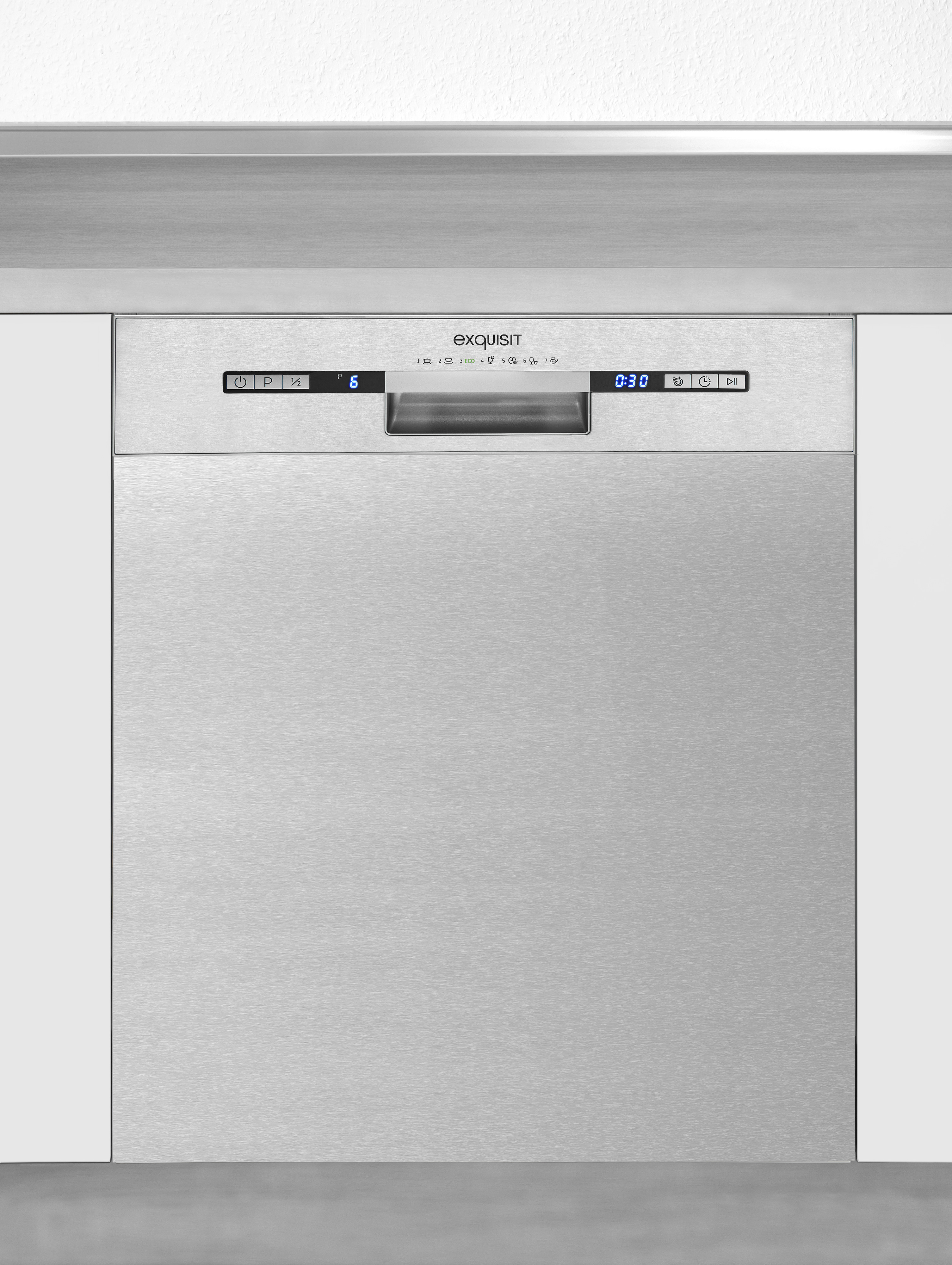 Ein integrierter Exquisit-Geschirrspüler aus Edelstahl mit digitalem Display und Bedienfeld.