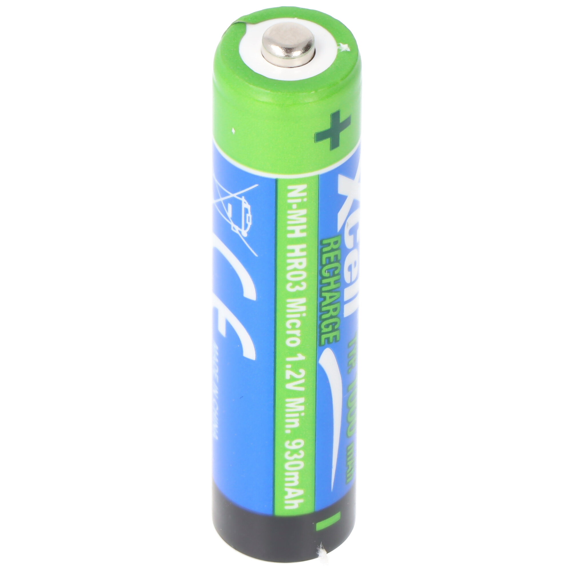 Eine blau-grüne wiederaufladbare AAA-Batterie stehend vor weißem Hintergrund.