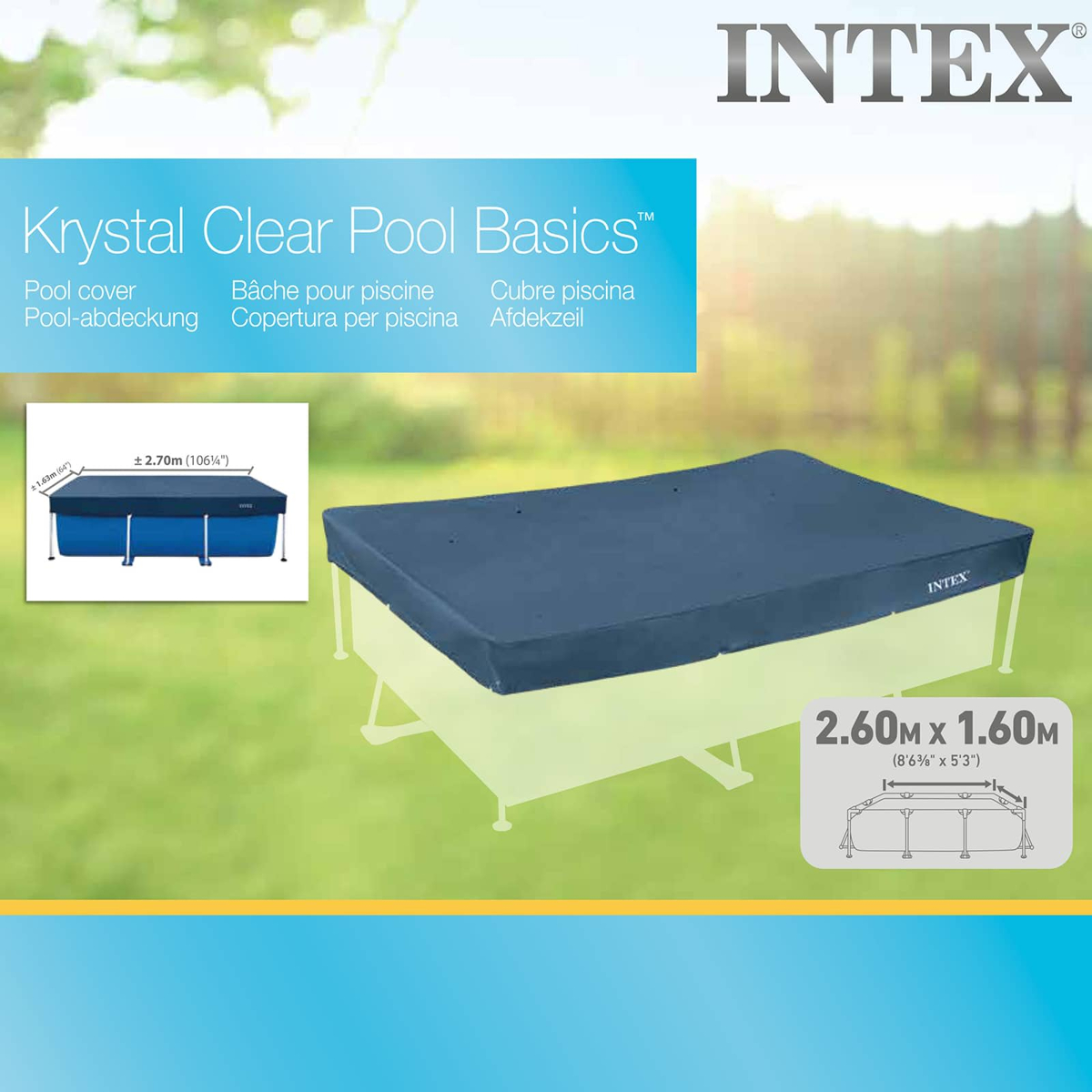Eine blaue Intex Krystal Clear Poolabdeckung für 2,60m x 1,60m Pools auf Rasen mit Maßskizzen.